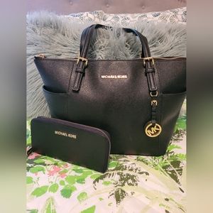 Michael kors purse black with wallet